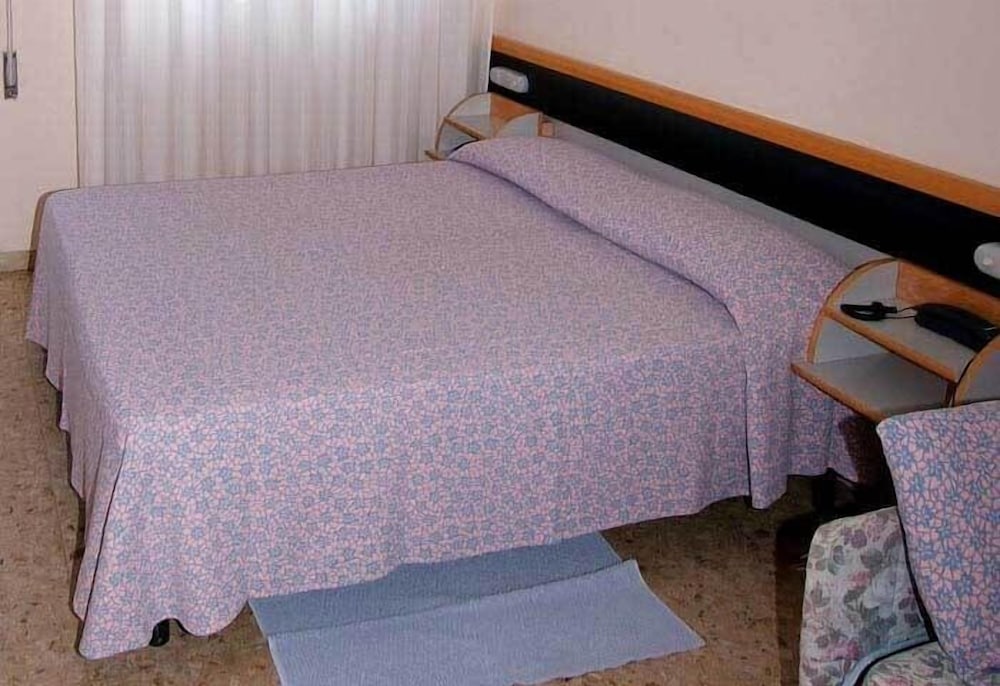 Standard Room photo 2