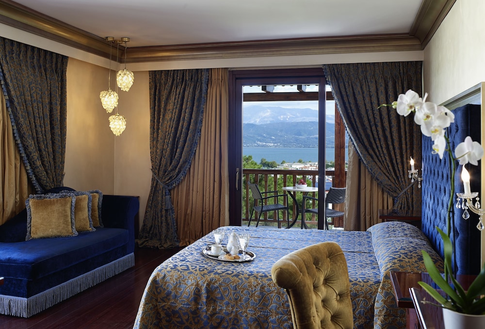 Executive Room - Photo 1