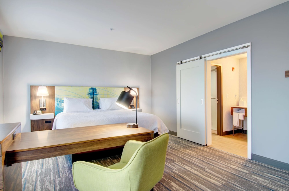 Suite, 1 King Bed, Accessible - Photo 6