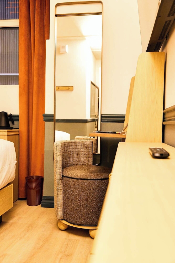 Room, 1 Double Bed (Chic Solo Double) - Photo 5