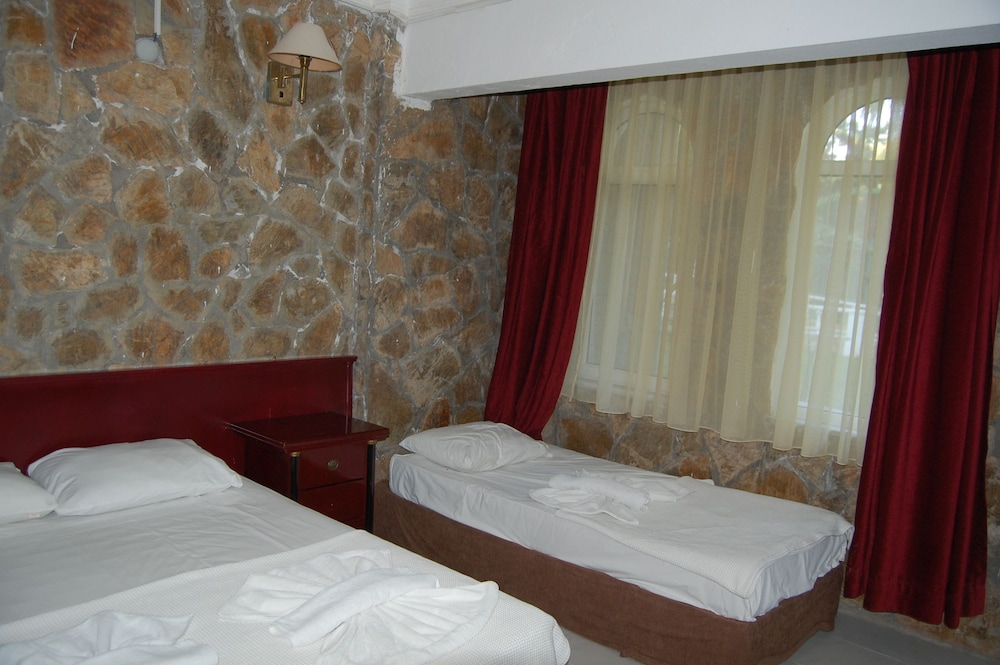 Deluxe Triple Room photo 2