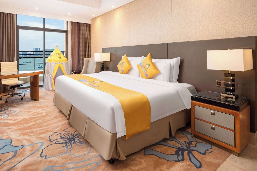 Family Room, 1 King Bed, Non Smoking (Deluxe, Oversized)