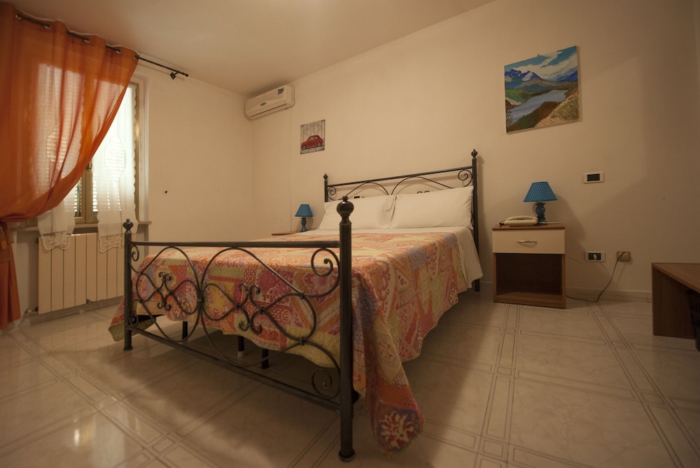 Single Room photo 2