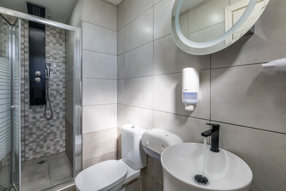 Superior Double Room, Pool View - Photo 8