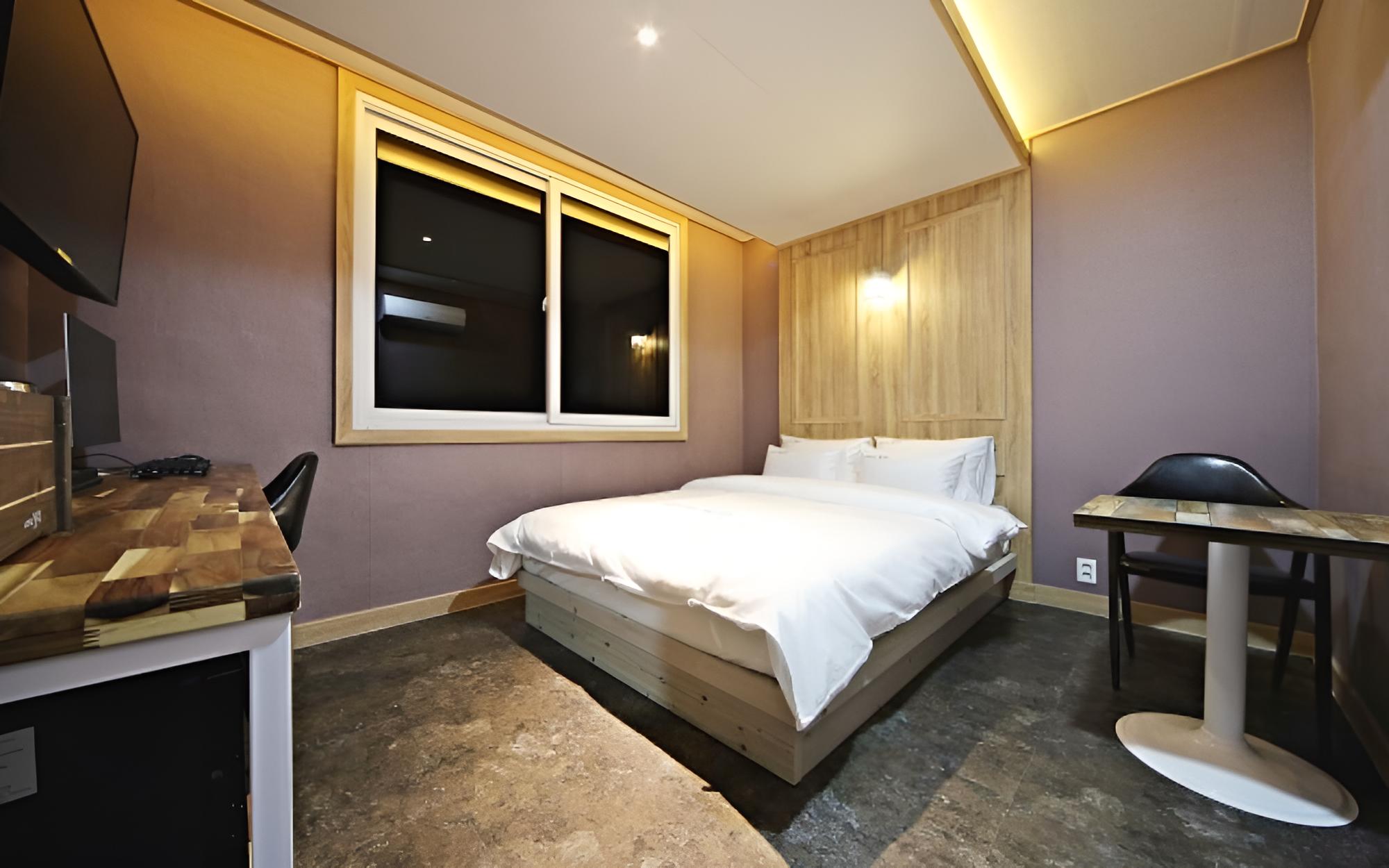 Room (Deluxe (1PC))
