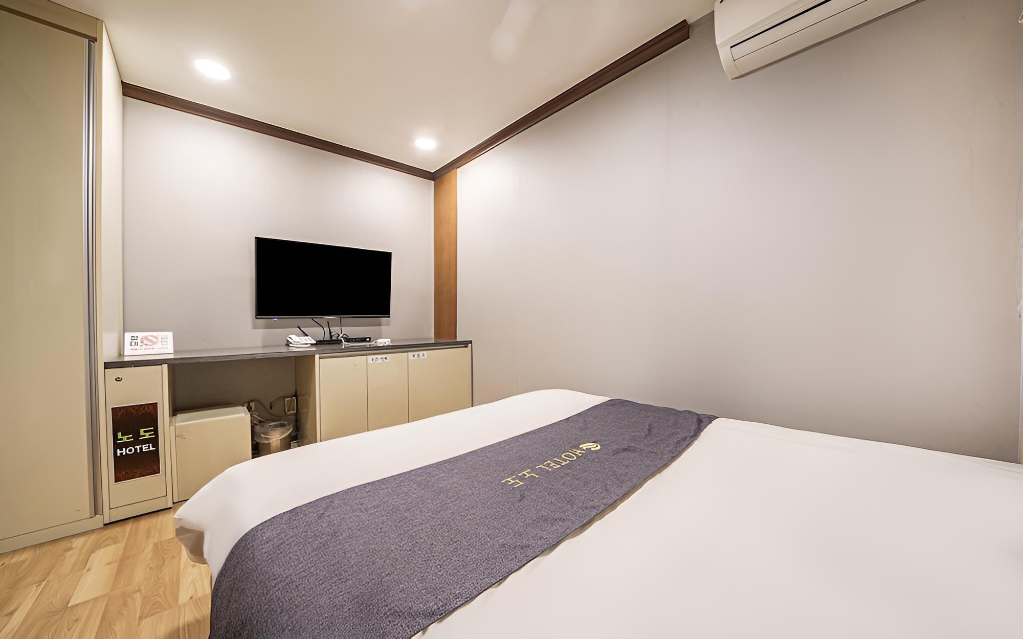 Room (Standard Room) - Photo 3