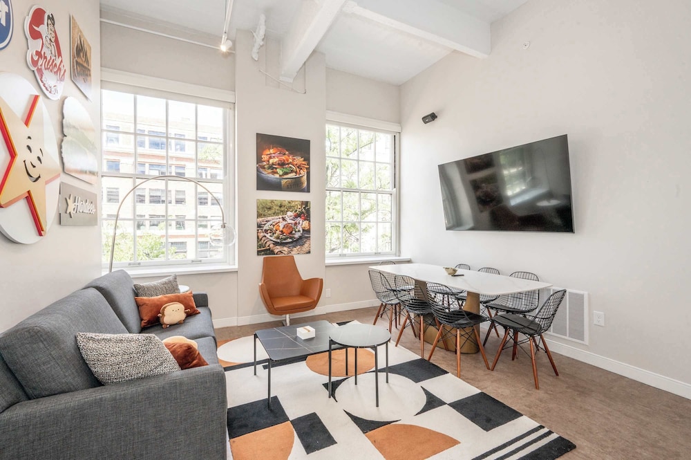 Apartment, 2 Queen Beds, Kitchen, City View (The 333 Suites 203)
