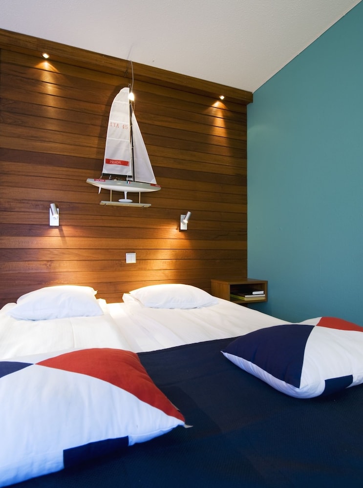 Standard Room, 2 Twin Beds, Non Smoking, Courtyard Area (Pets Allowed) photo 2