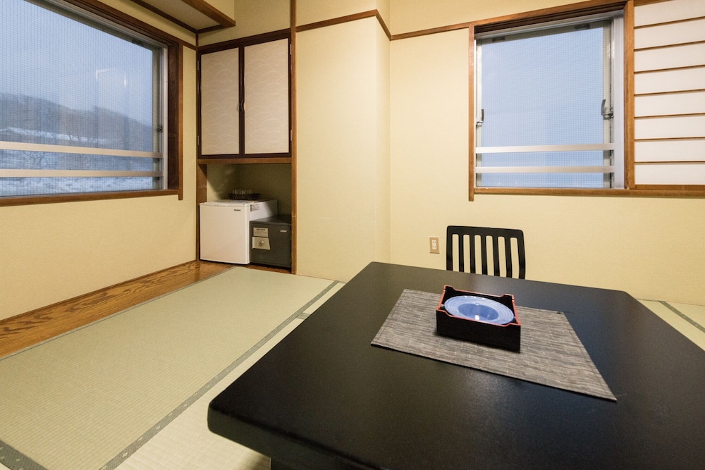 Japanese Traditional Room, 6 Tatami-mats, Shared Bathroom photo 2