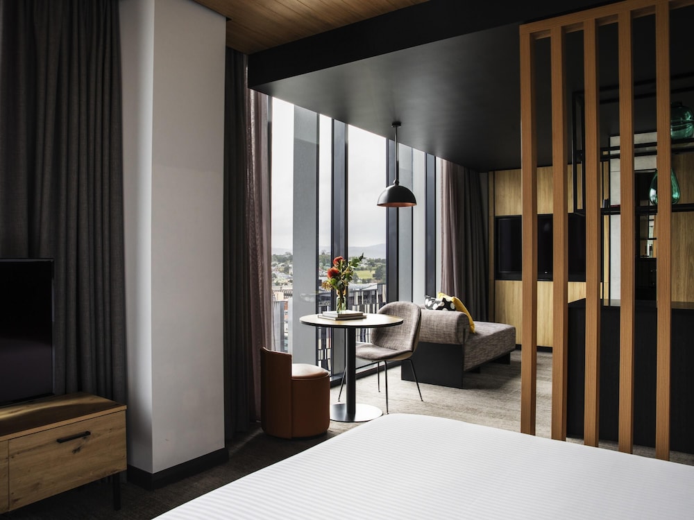 Suite, City View