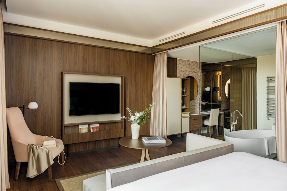 Three Bedroom Suite (Non Smoking)