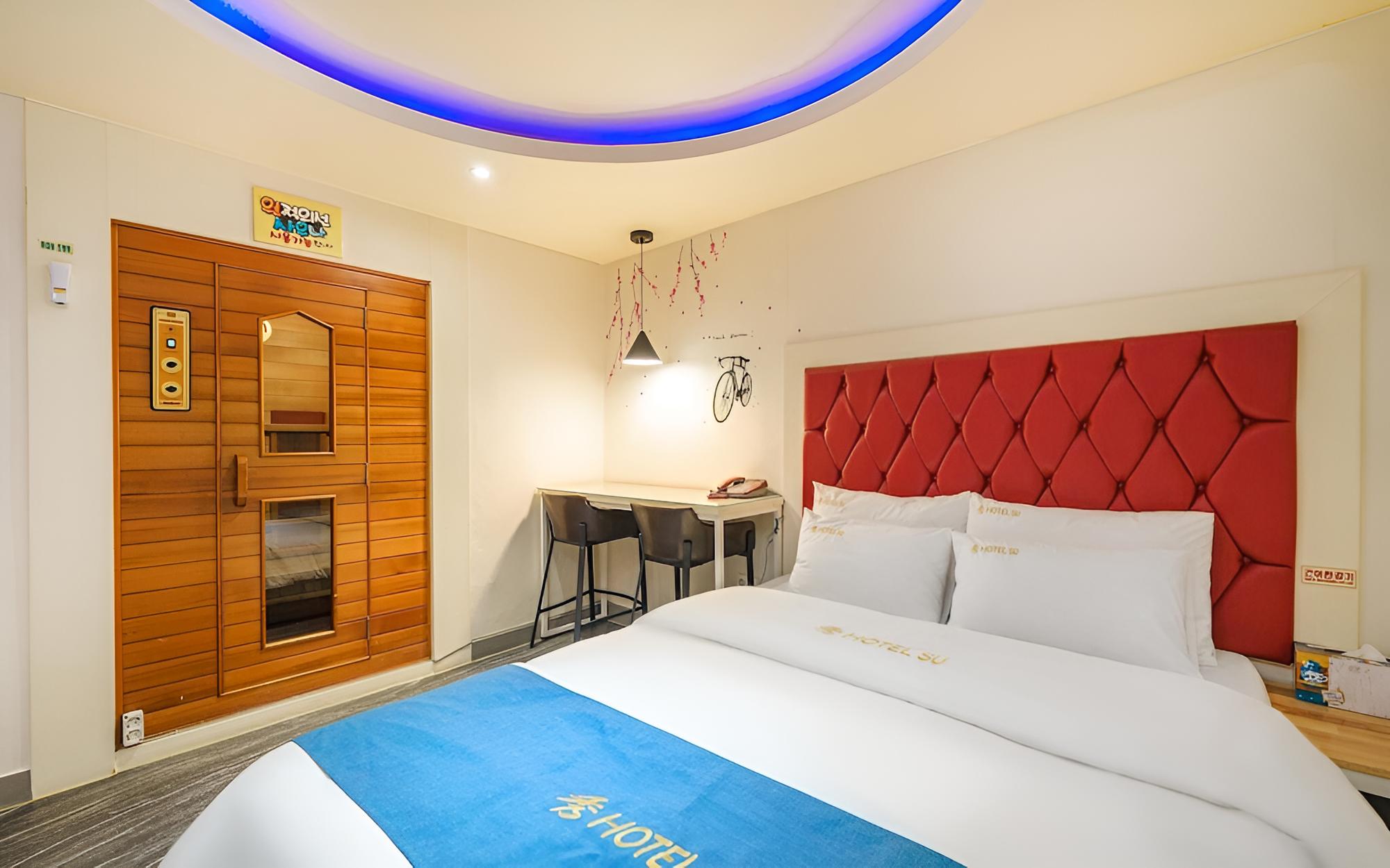 Room (Sauna (Jetted Spa Tub Netflix Availab)