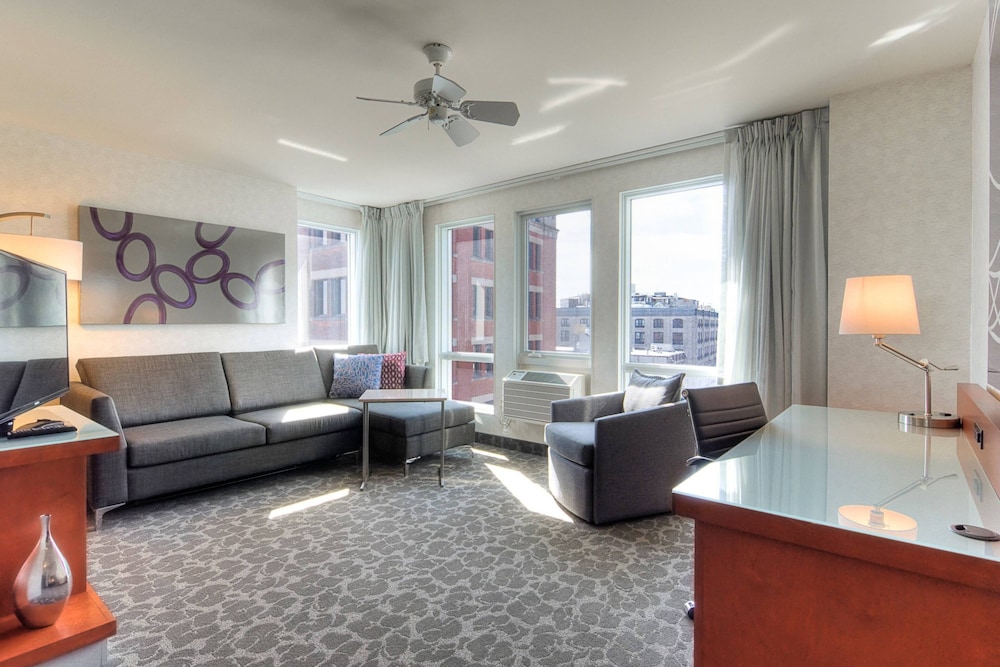 Superior Suite, 1 King Bed With Sofa Bed, Non Smoking