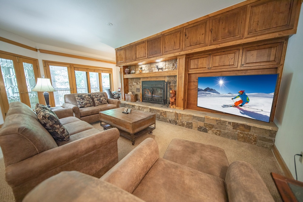 Premier Condo, 2 Bedrooms, Hot Tub, Resort View (Chateaux DuMont 2717)
