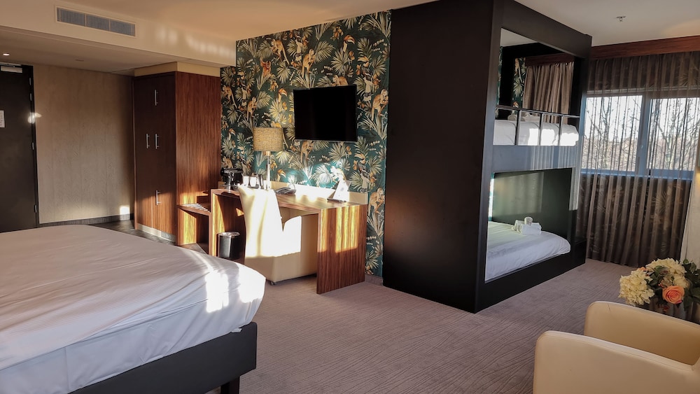 Executive Quadruple Room - Photo 4
