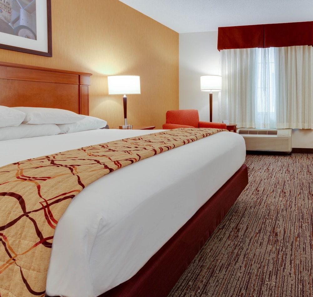 Suite, 1 King Bed with Sofa bed, Refrigerator & Microwave (2 Rooms) - Photo 2