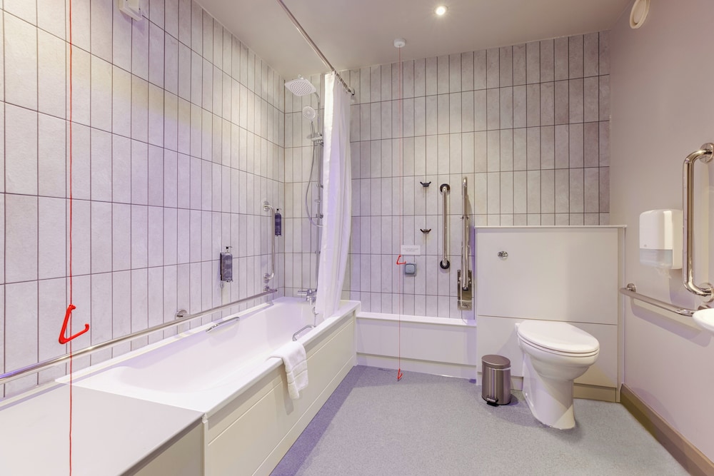 Standard Double Room, Accessible Bathtub