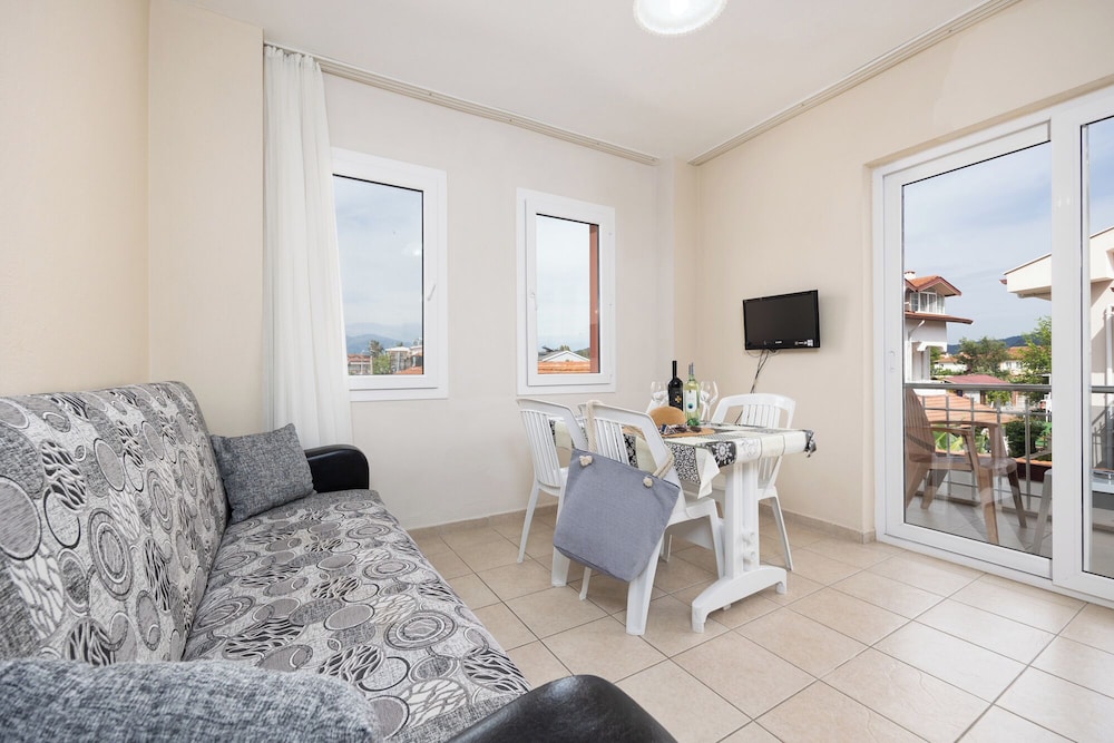 Family Room, 2 Bedrooms, Garden View photo 2