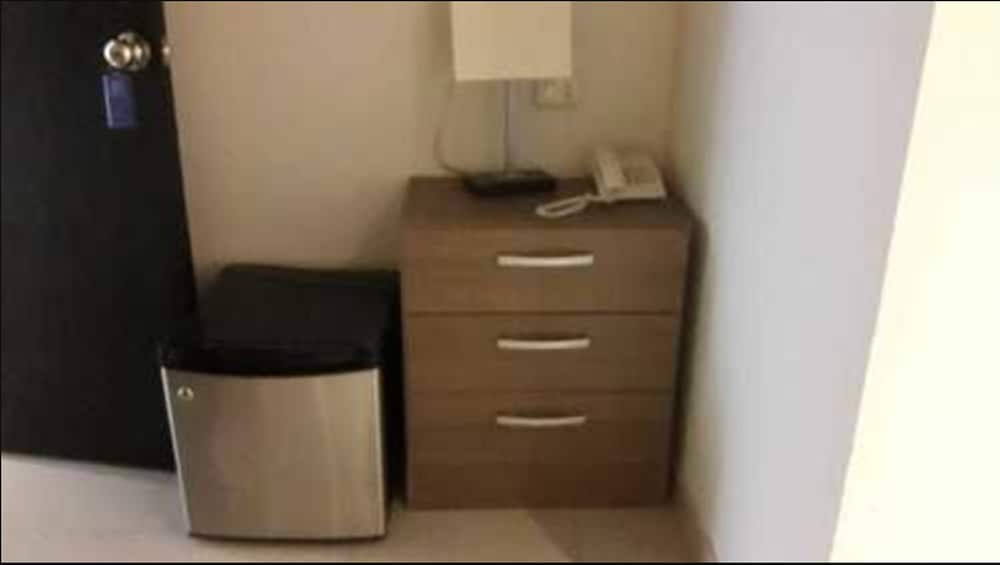 Deluxe Room, 1 Queen Bed, Non Smoking, Private Bathroom photo 3
