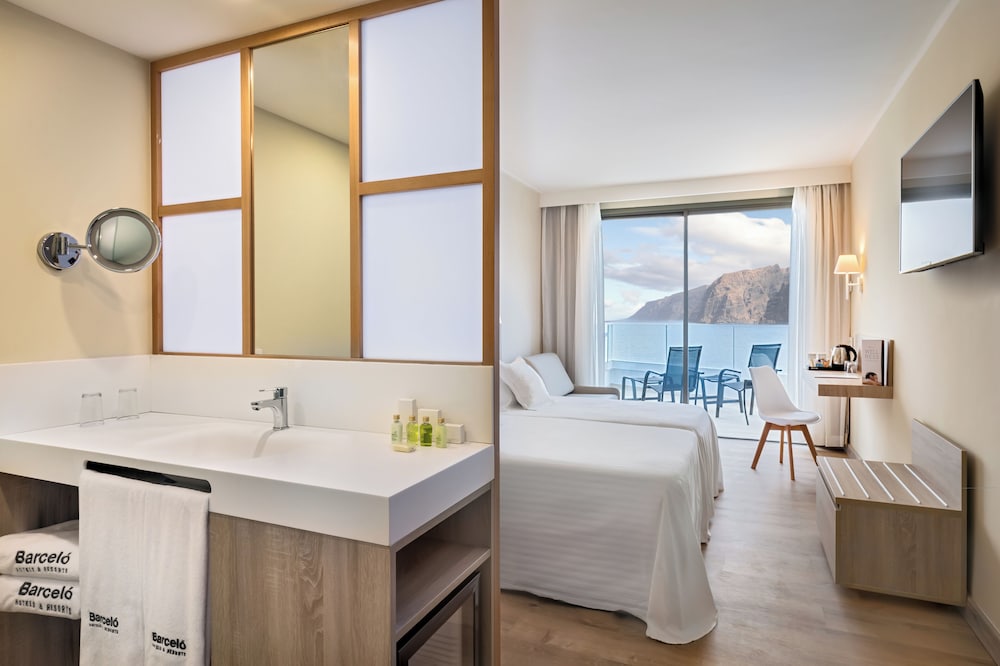 Deluxe Double Room, Sea View (3 Adults)