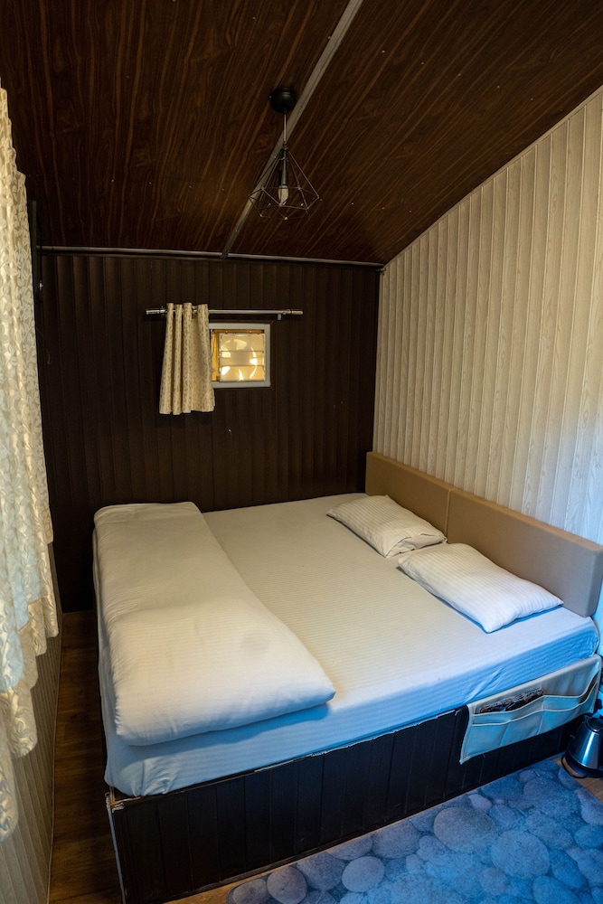 Basic Double Room, 1 Double Bed - Photo 8