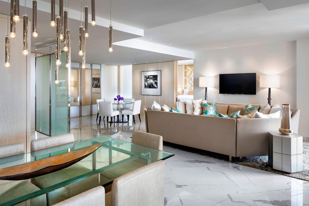 Four Bedroom Signature Suite with Balcony (Non Smoking) photo 3