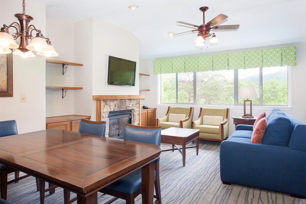 1 BEDROOM 1 KING DELUXE SUITE WITH BALCONY - Photo 1