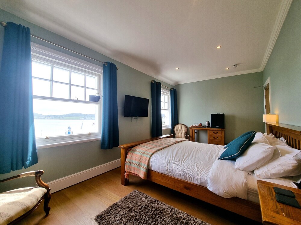 Deluxe Double Room, Ensuite, Sea View (301) photo 2