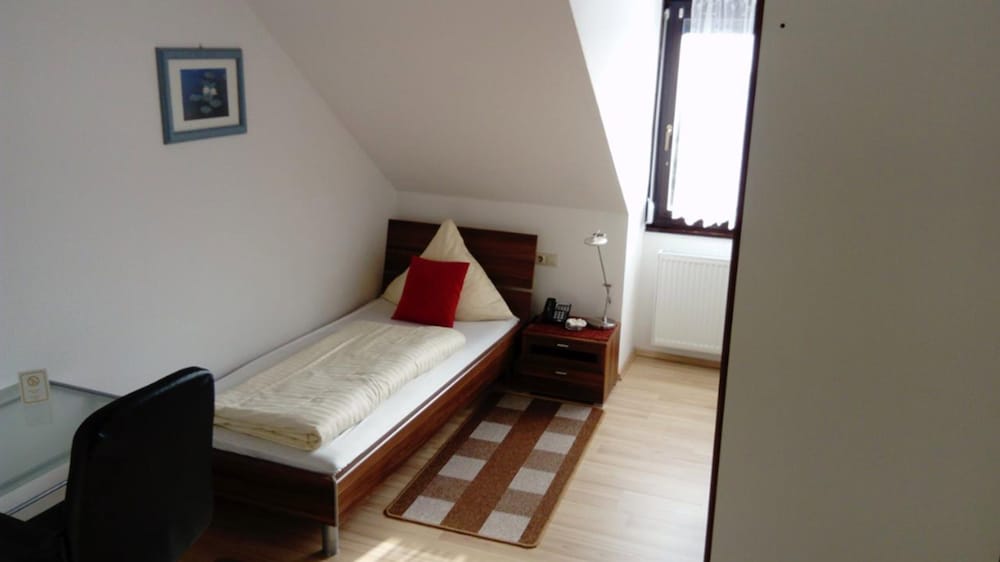 Business Double Room Single Use, 1 King Bed, Non Smoking photo 1