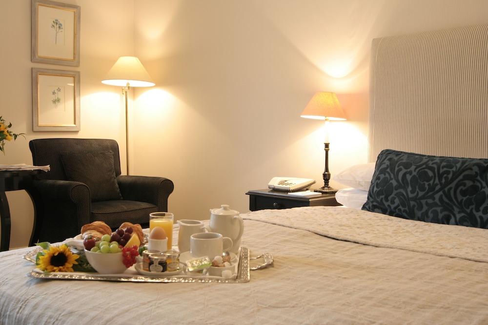 Standard Room, 1 Queen Bed photo 2