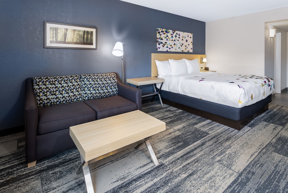 Studio Suite, 1 King Bed, Non Smoking photo 2
