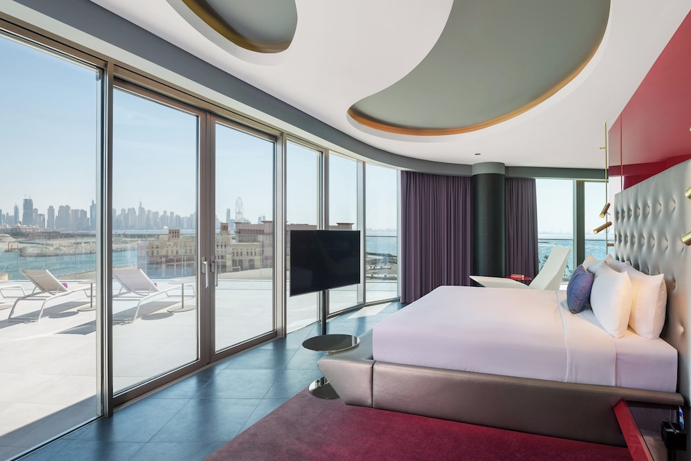 WOW Suite, 1 Bedroom Suite, 1 King, Skyline View, Terrace