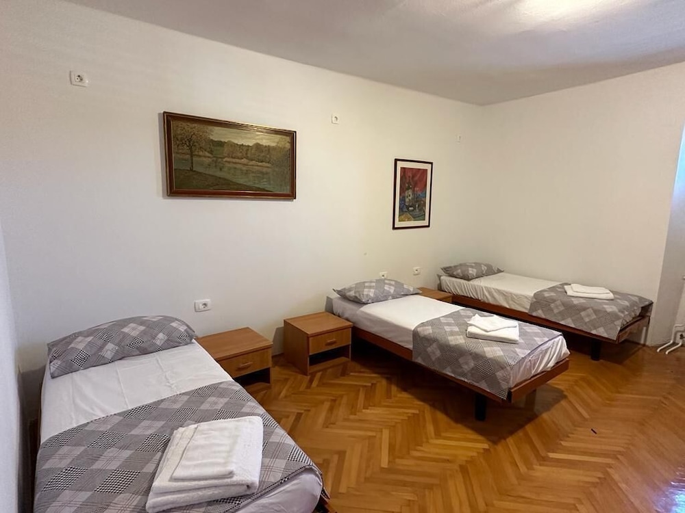 Basic Triple Room photo 1