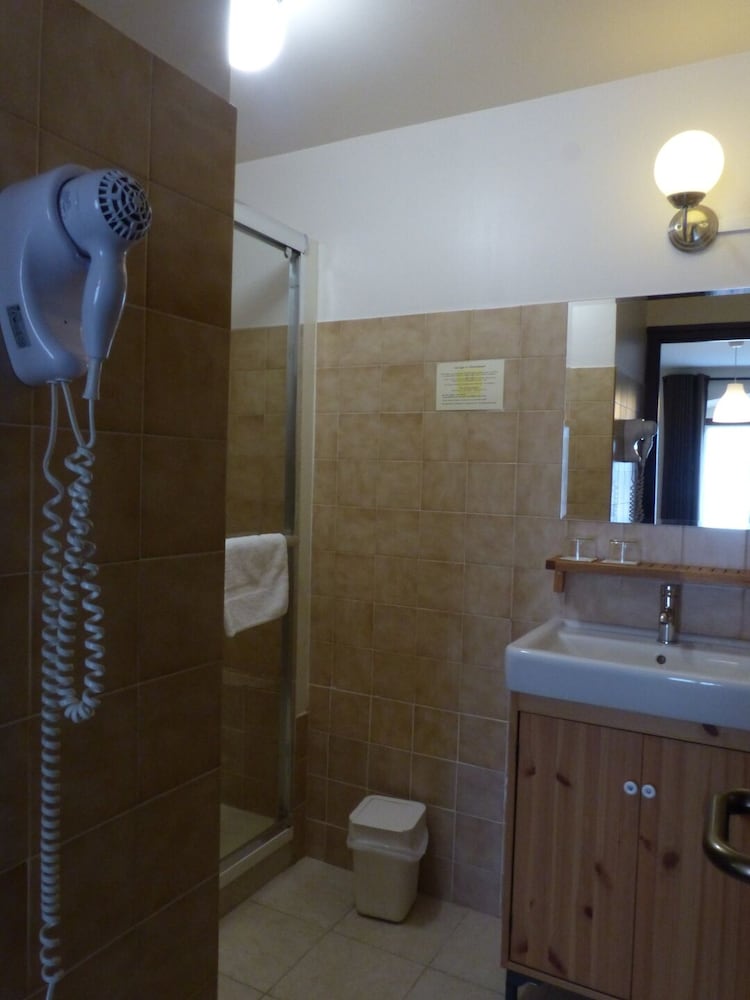 Twin Room - Photo 8