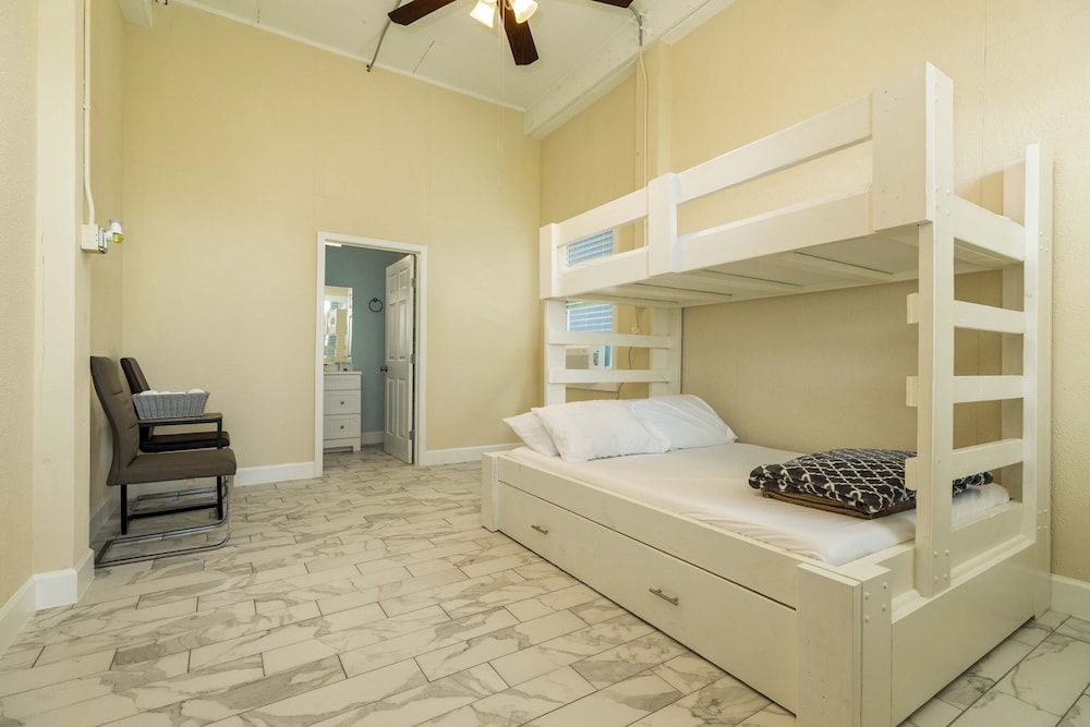 House (4 Bedrooms) photo 1