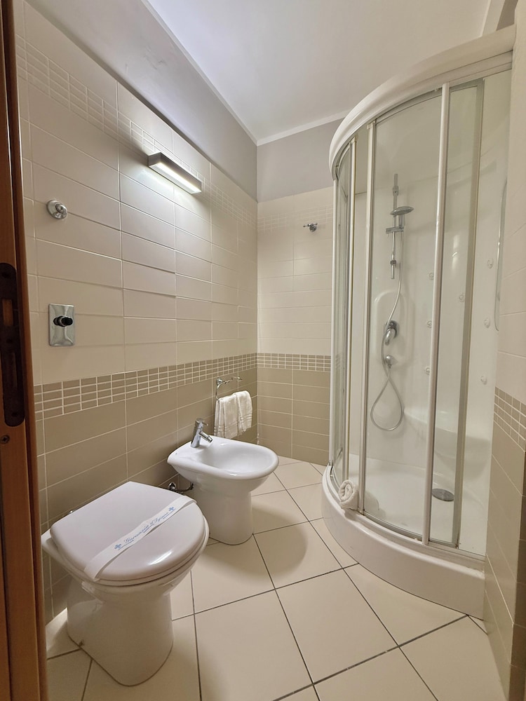 Suite - Photo 14