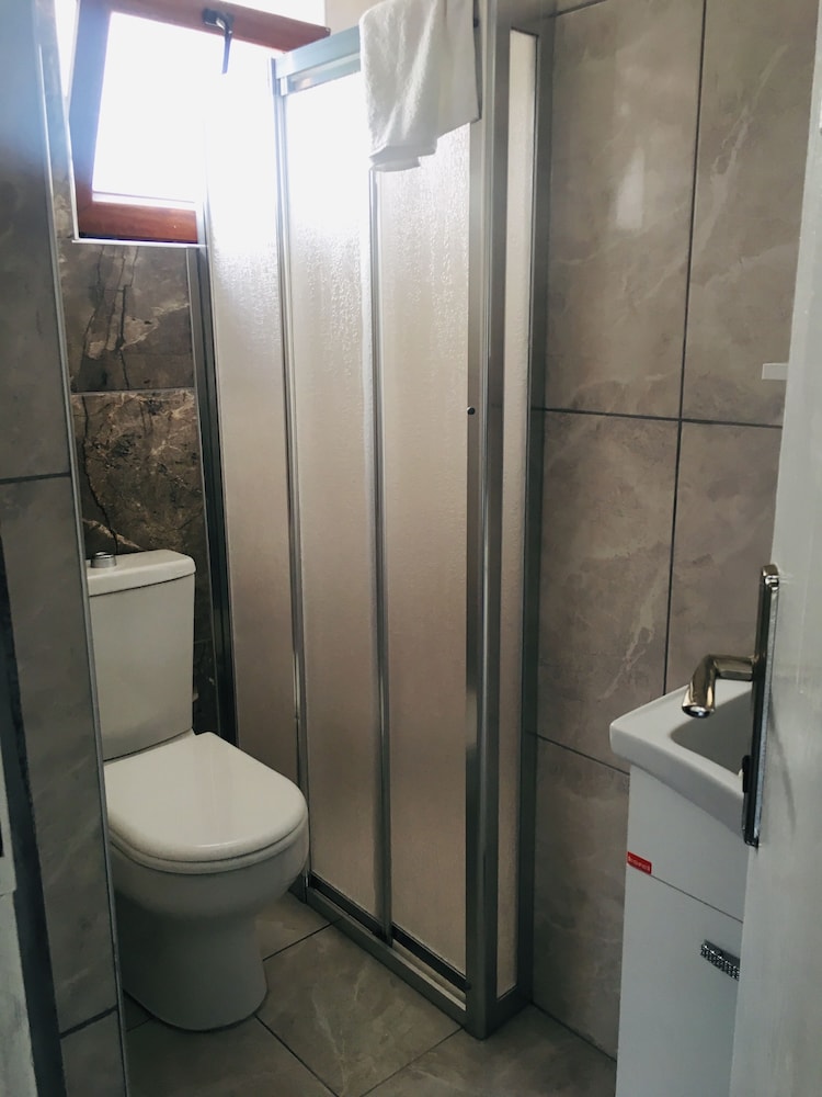 Basic Triple Room, City View photo 3