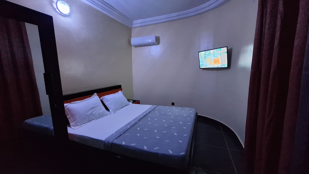 Economy Room, 1 Queen Bed photo 2