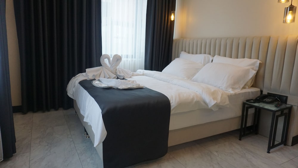 Deluxe Double Room, Balcony - Photo 2