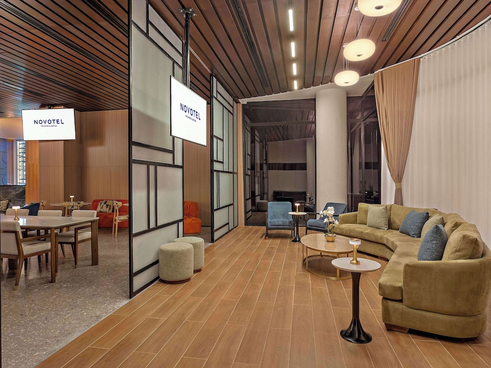 Executive Queen Room with Executive Lounge Access photo 3