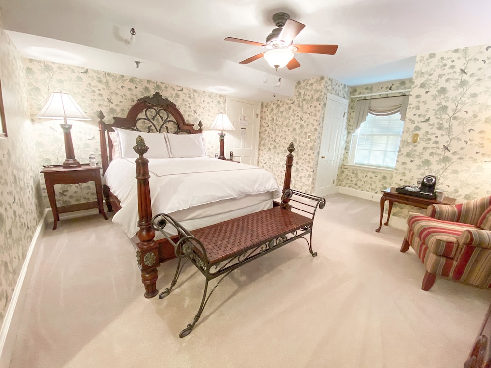 Marshall Queen Bed