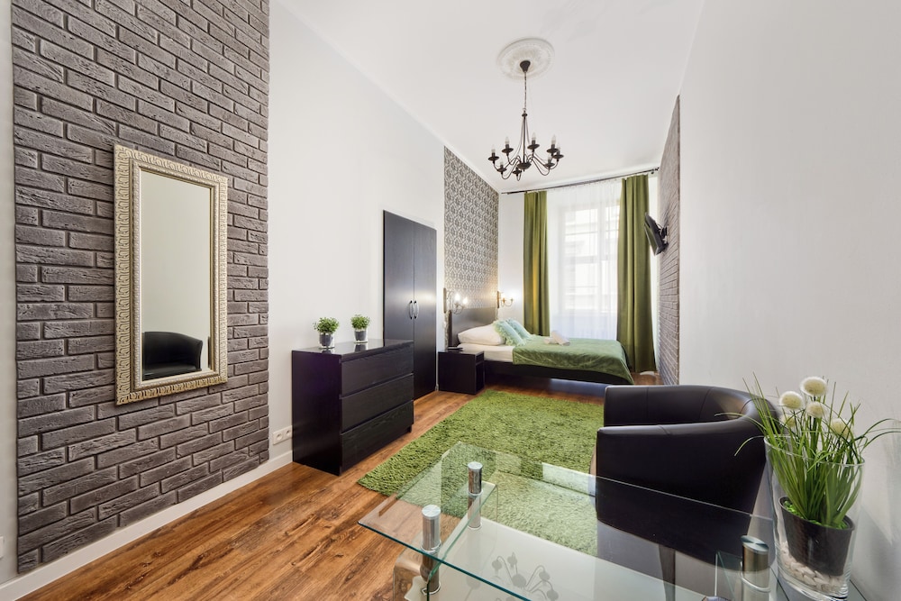 Deluxe Room (2)