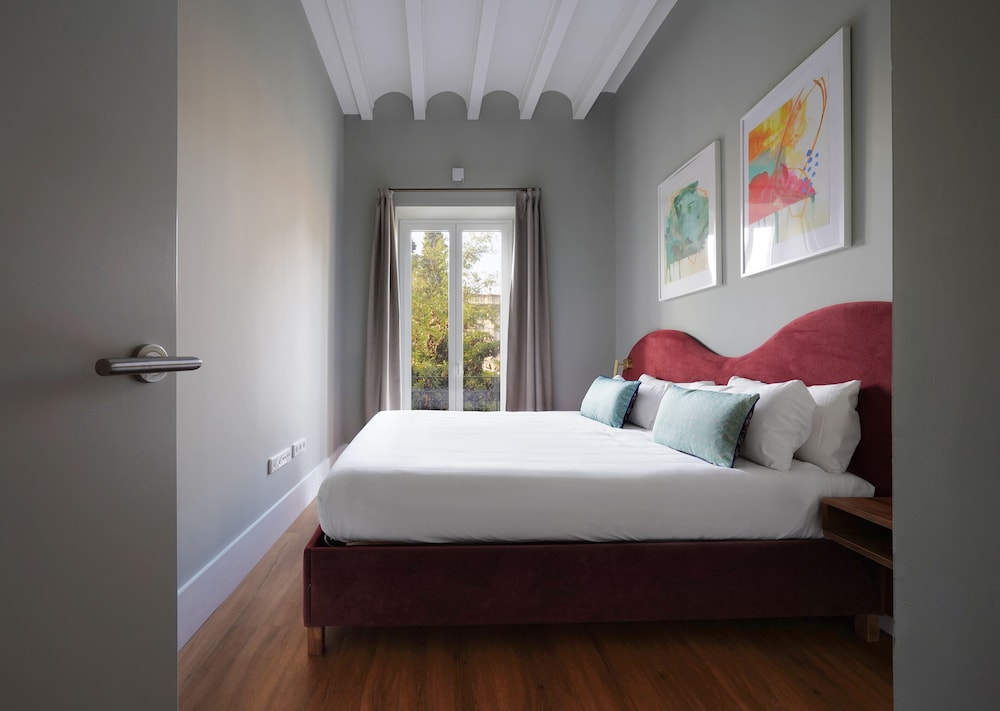 2 Bedroom Apartment with Balcony thumbnail 6