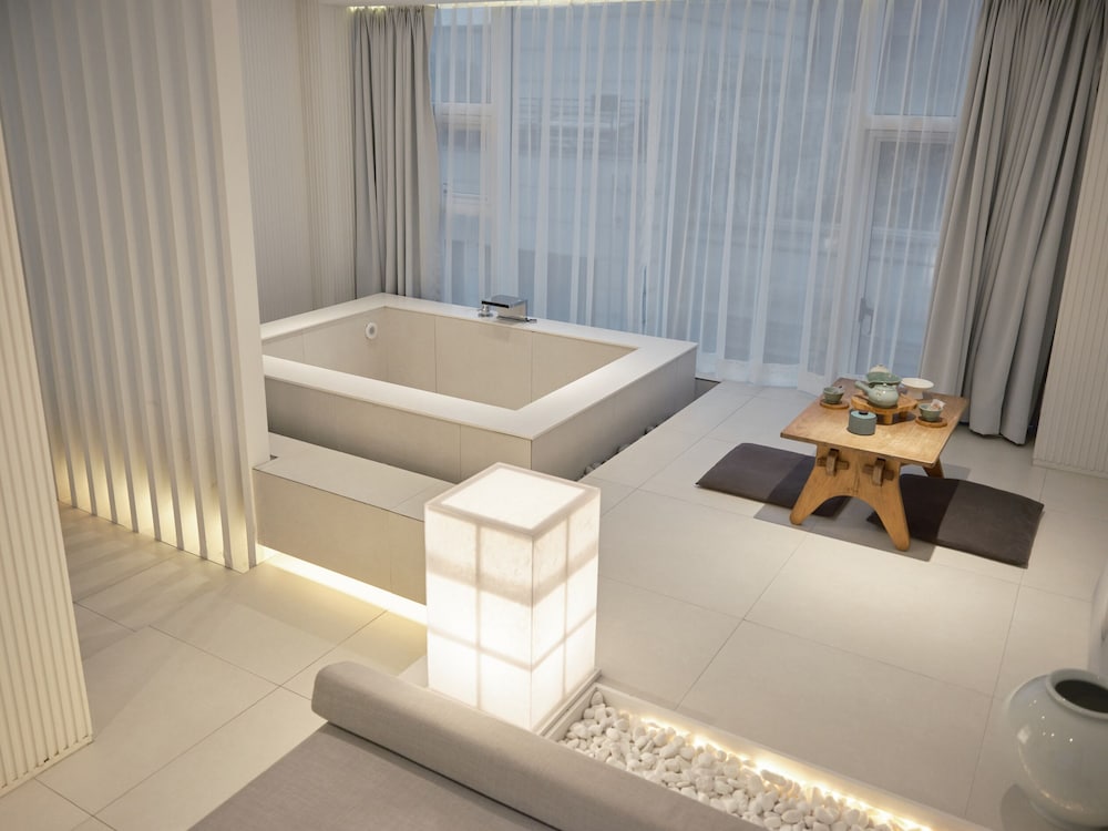 Main Double Timber Spa Room (Randomly selected) - Photo 12