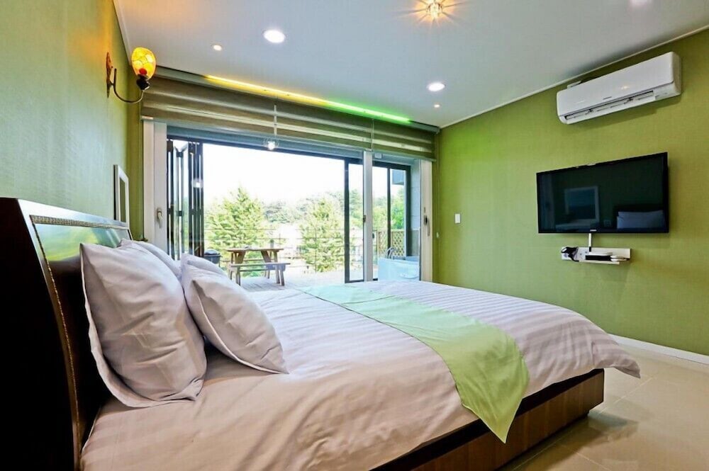 Room (Hue1) - Photo 8