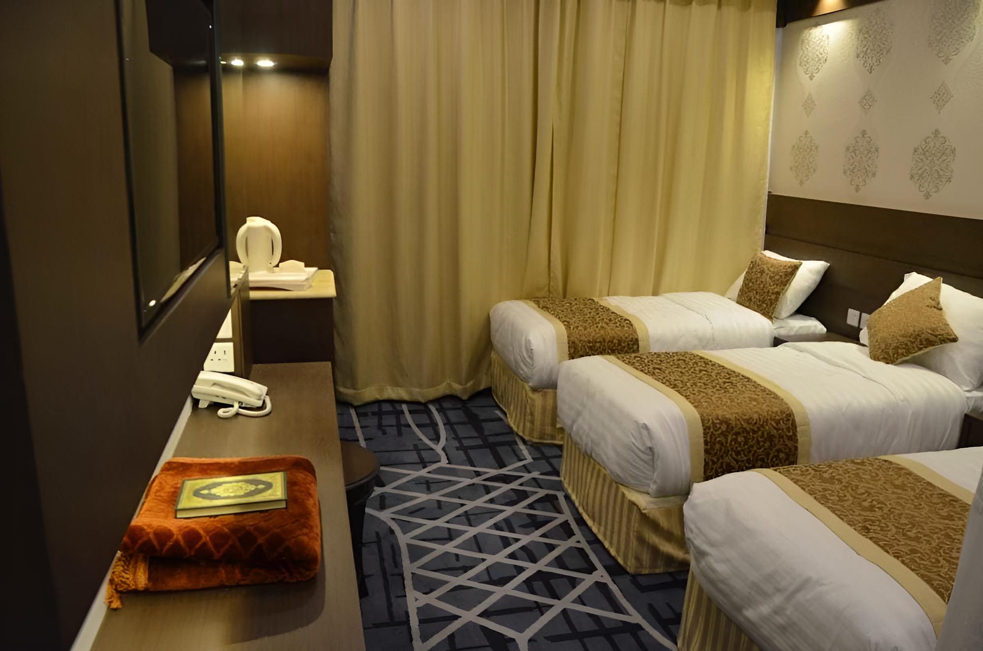 Deluxe Triple Room, 3 Twin Beds, City View