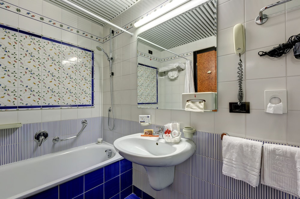 Economy Double Room - Photo 4