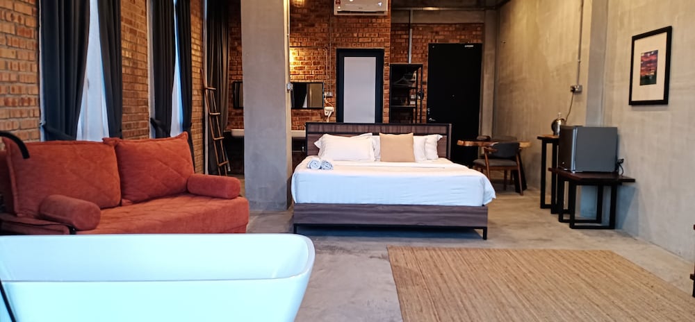 Panoramic Room with Balcony - Photo 7
