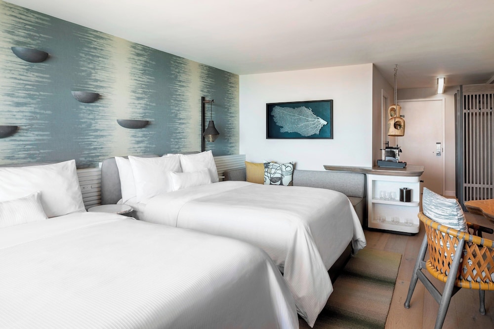 Room, 2 Queen Beds, Non Smoking, Balcony (Mobility Accessible, Tub, Oceanfront)