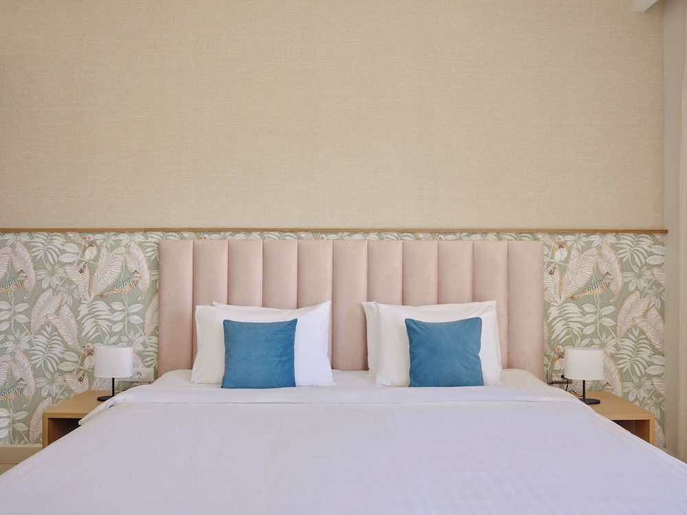 Junior Suite Side Sea View